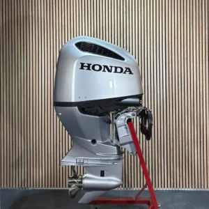 Honda BF250LRU V6 outboard engine