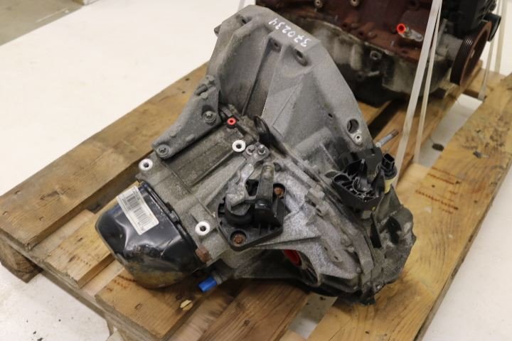 BMW 02 (E10) Manual Gearbox - Image 4