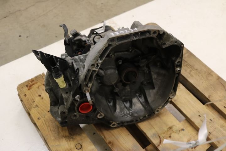 BMW 02 (E10) Manual Gearbox - Image 3