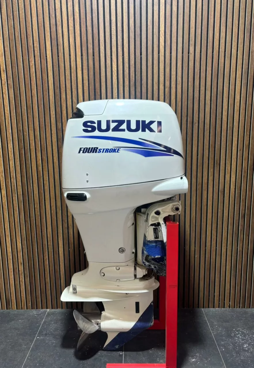Suzuki 115 HP EFI outboard engine