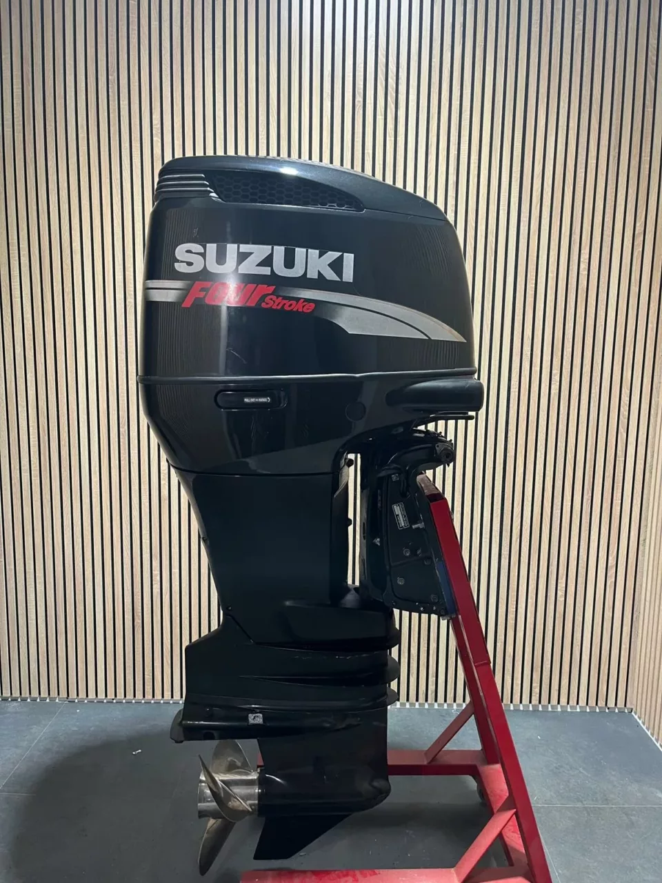Suzuki 250 HP EFI V6 outboard engine