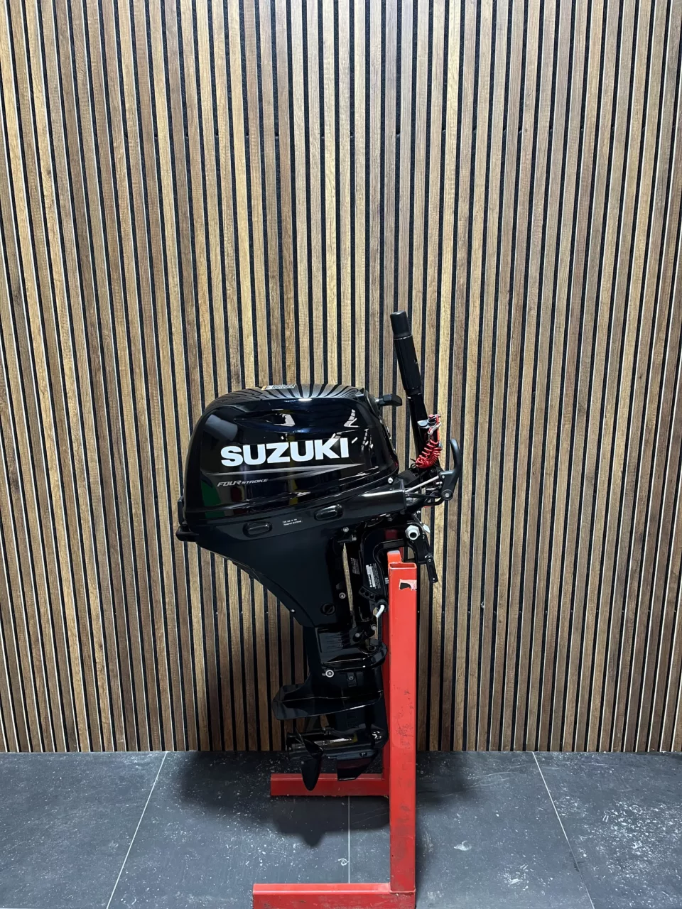 Suzuki 9.9 HP EFI outboard engine
