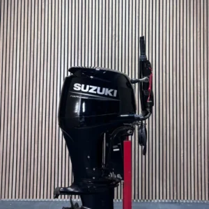 Suzuki DF100 outboard engine