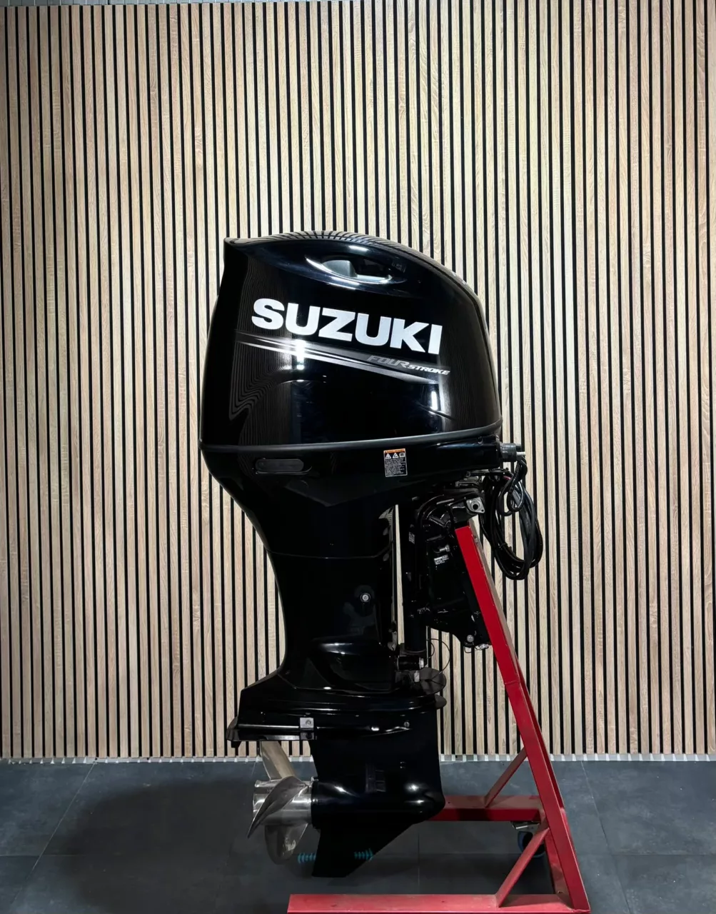 Suzuki DF175 outboard engine