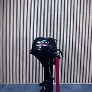 Suzuki DF20 outboard engine