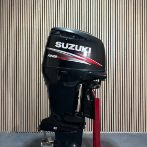 Suzuki DF250 EFI outboard engine