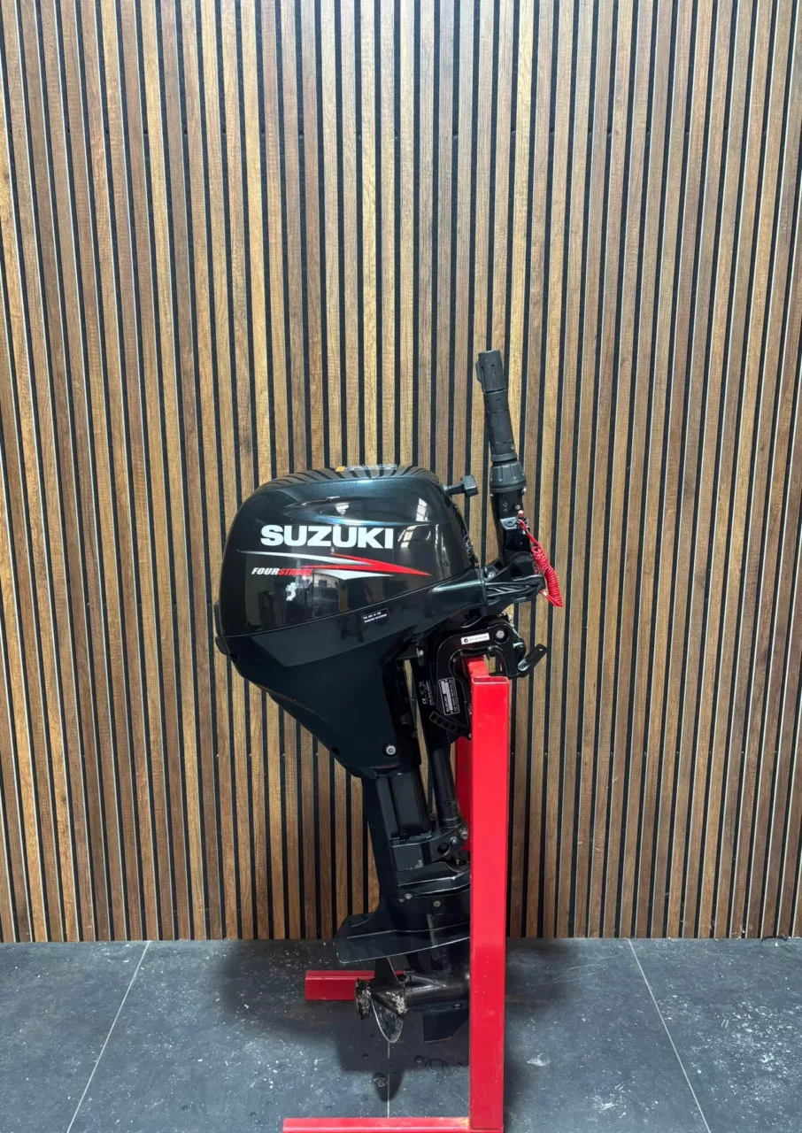 Suzuki DF8A outboard engine
