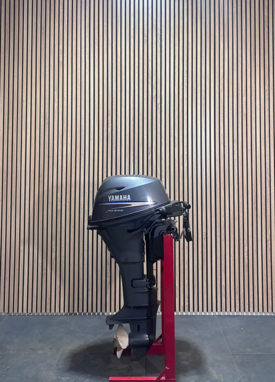 Yamaha F20 outboard engine