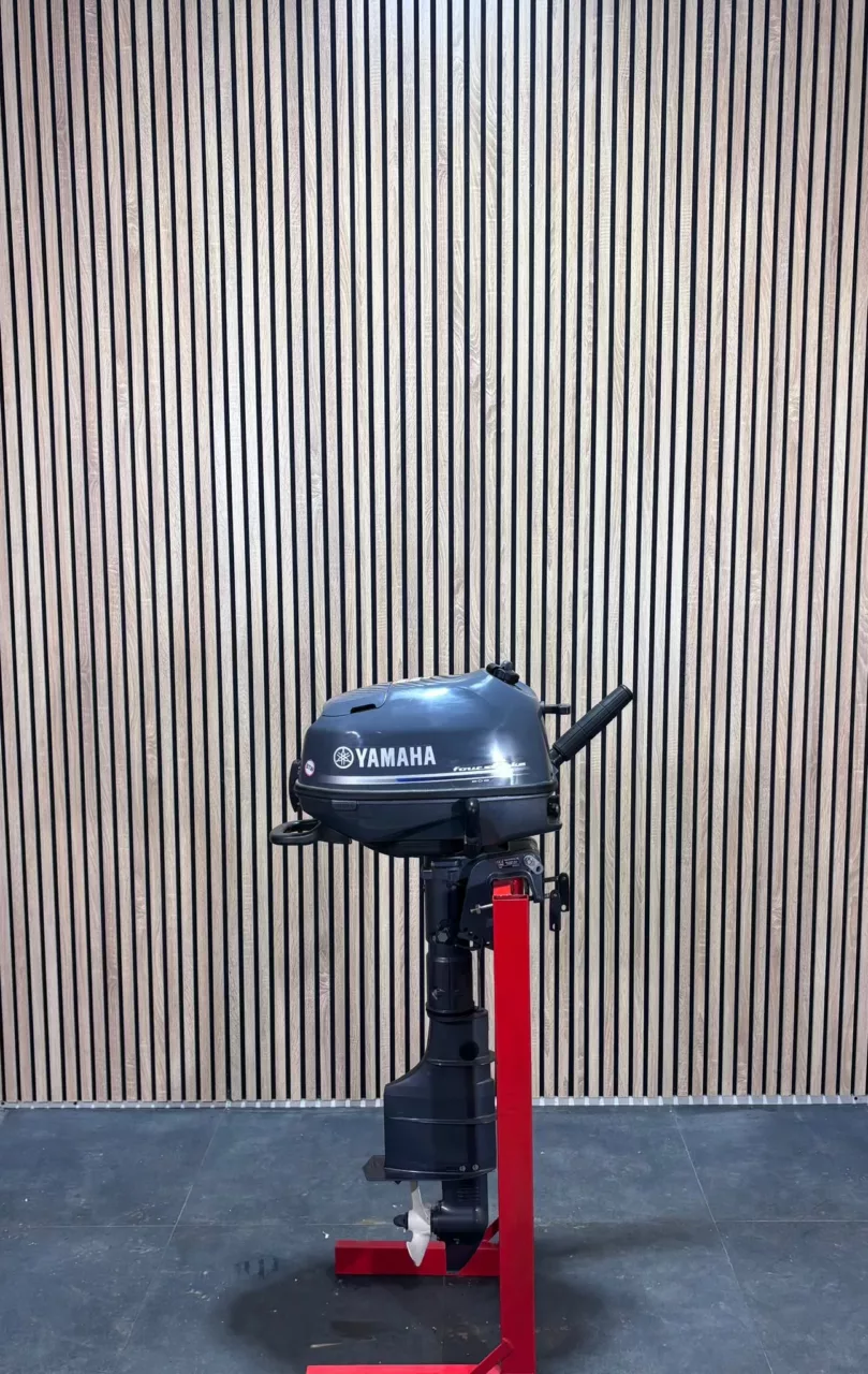 Yamaha F5 outboard engine
